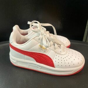 Puma kids size 7 Red & White Sneaker Trainer